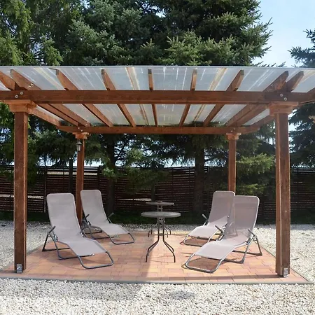 Couette-café Garden Vendeghaz 3*