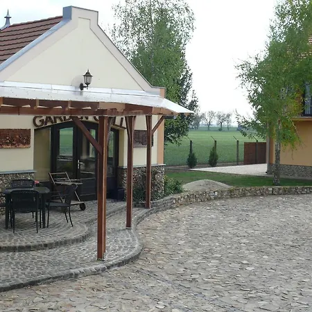 Couette-café Garden Vendeghaz 3*