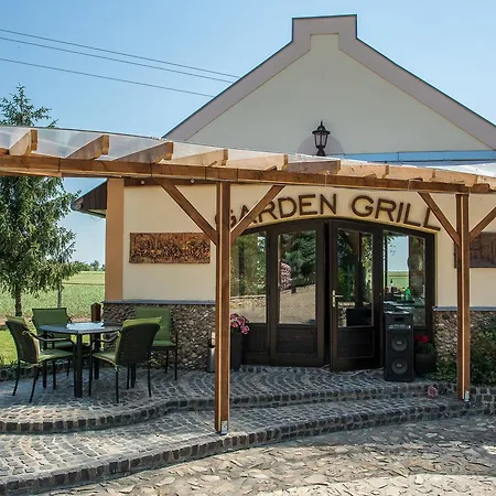 Couette-café Garden Vendeghaz 3*