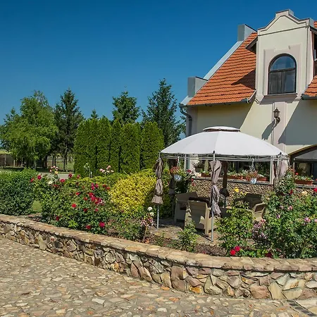 Couette-café Garden Vendeghaz 3*